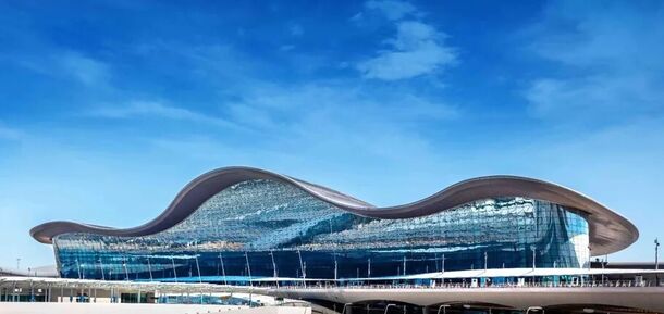 Який вигляд має новий термінал А міжнародного аеропорту Абу-Дабі. Фото