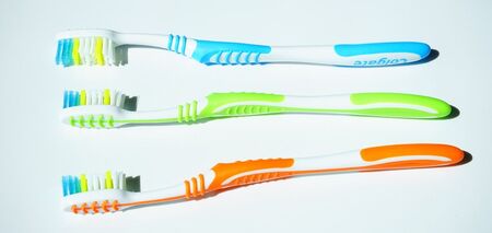 Как использовать старую зубную щетку: три полезных лайфхака