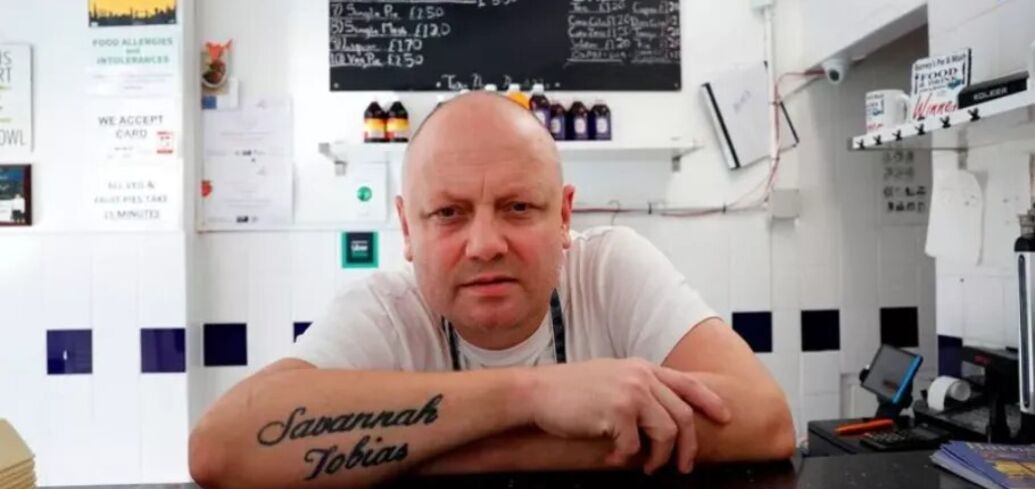 45-летний Томми Барнард хочет сохранить традицию магазинов пирогов и пюре