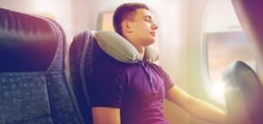Як заснути в літаку і спати, як немовля: слушні поради