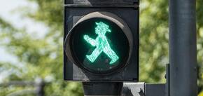 В Великобритании увеличат время горения зеленого сигнала светофора