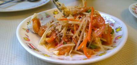 Фантастическое блюдо, которое поразит каждого: простой рецепт салата Сом Там от шеф-повара