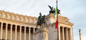 Италия приостановила выдачу 'золотых виз' россиянам и белорусам