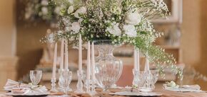Эксперт рассказал: какие бокалы и фужеры должны стоять на свадебном столе и как их правильно выбрать