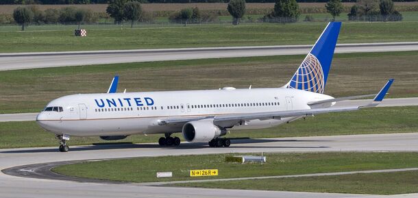 Пілот United Airlines прийшов на рейс п’яним і залишився без роботи