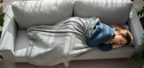 Усталость прочь: как не выглядеть уставшим во время изоляции в квартире