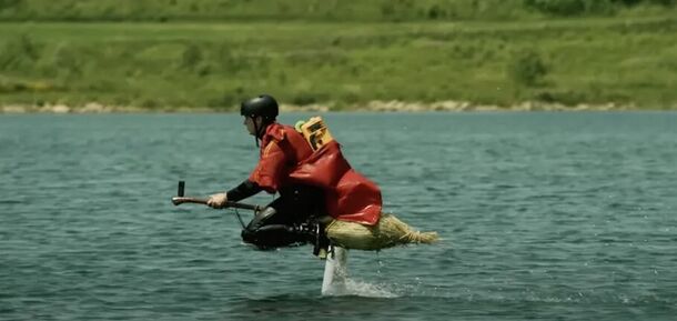 У Канаді відтворили мітлу з 'Гаррі Поттера', яка може літати над водою. Фото і відео