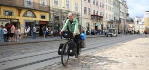 70-летний врач преодолел 4 тыс. км на велосипеде из Франции в Украину. Фото