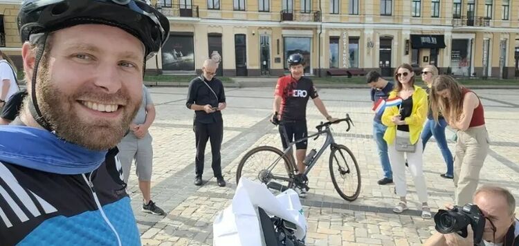 Немецкий журналист 42 дня ехал на велосипеде из Люксембурга в Киев. Фото