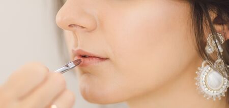 Как сохранить красоту губ в холода и избежать их обветривания: пять действенных советов