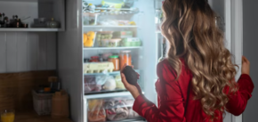 Выбросить нельзя оставить: как долго может храниться еда в холодильнике без электричества