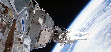 Як виявити в нічному небі Міжнародну космічну станцію і ні з чим її не переплутати