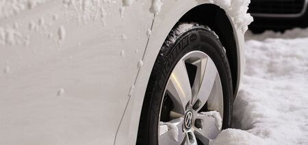 Что делать, если автомобиль застрял в снегу? 4 совета по безопасному вождения в зимнюю погоду