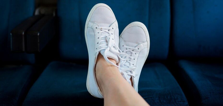 Способы отмыть белую обувь