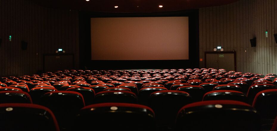 Различия между выбором места в кинотеатре