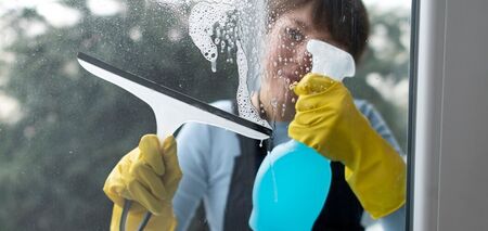 Как правильно мыть окна: четыре совета для идеального блеска
