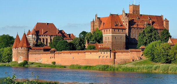 Замок, більший за Віндзорський, який обожнюють туристи: де знаходиться
