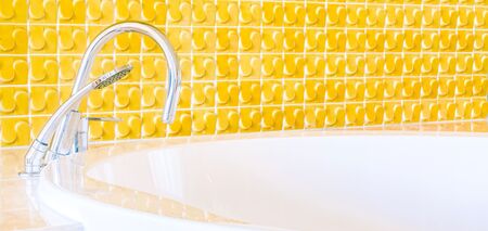 Все "за" и "против" мозаичной плитки для ванной комнаты