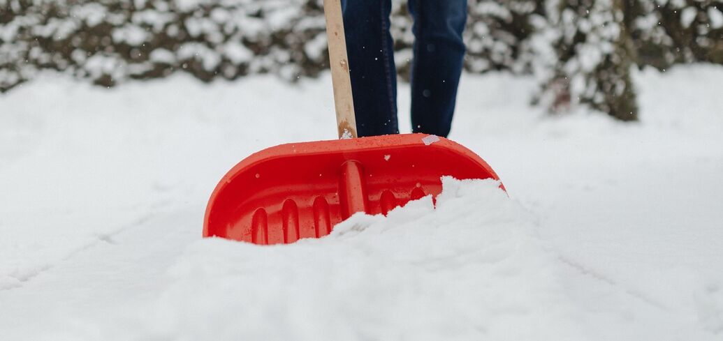 Советы по выбору правильной лопаты для снега