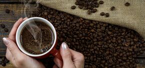 Експерти стверджують: колір кружки впливає на смак кави