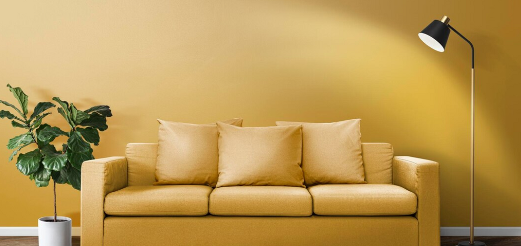 Как почистить обшивку дивана и кресел: три полезных лайфхака