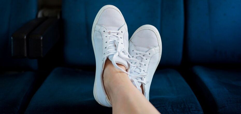 Як почистити біле взуття: три ефективні поради