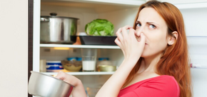 Что нужно положить в холодильник, чтобы забыть о неприятном запахе