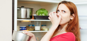 Хватит терпеть вонь из холодильника: эти средства навсегда решат проблему