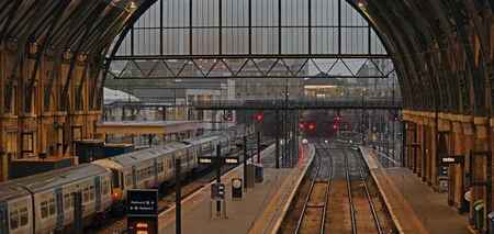 Як не попасти в халепу, подорожуючи потягом у Лондоні: пасажирам нагадали про правила, які часто забувають