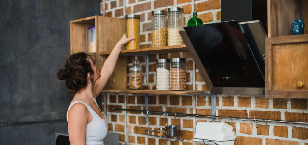 Як максимізувати простір і зменшити безлад на кухні: 4 корисні поради