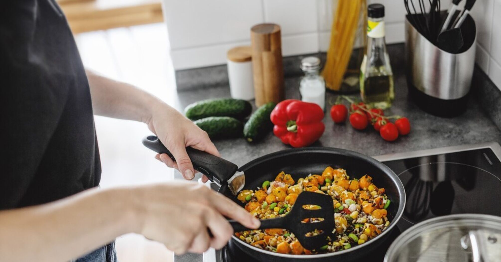 Як зберегти антипригарне покриття сковорідки: поради від досвідчених господарок
