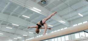 Художественная гимнастика для девушек: преимущества и недостатки занятий