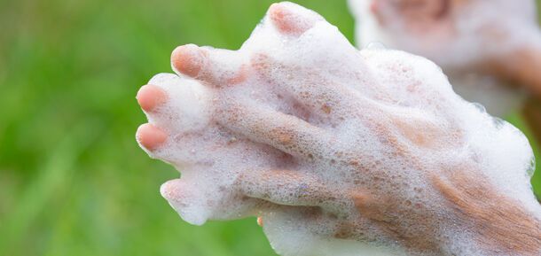Как очистить ногти и руки после садоводства: что нужно знать