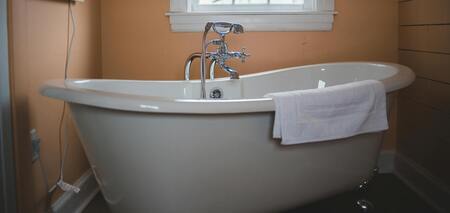 Как отмыть акриловую ванну без вреда для покрытия: 3 практичных лайфхака