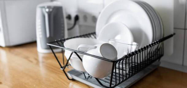 Как очистить сушилку для посуды: полезные советы