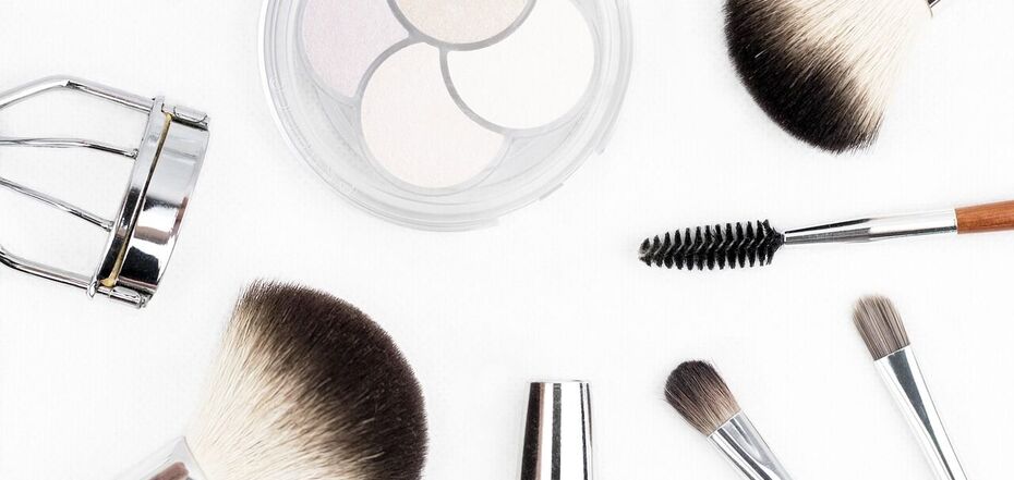 Необходимые инструменты для макияжа, которыми должна обладать каждая девушка