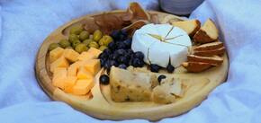 5 сирних must-have для столу: як створити ідеальну тарілку з закусками
