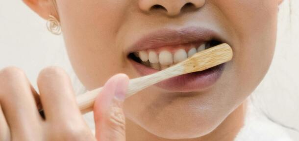 5 способів природнього відбілювання зубів вдома
