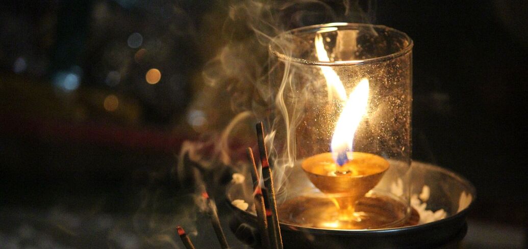 Зачем зажигают свечи: 5 секретов популярности этого ароматного элемента декора