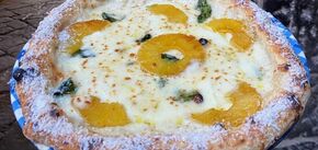 'Маргарита с ананасами': известный пиццайола из Неаполя удивил итальянцев необычной пиццей