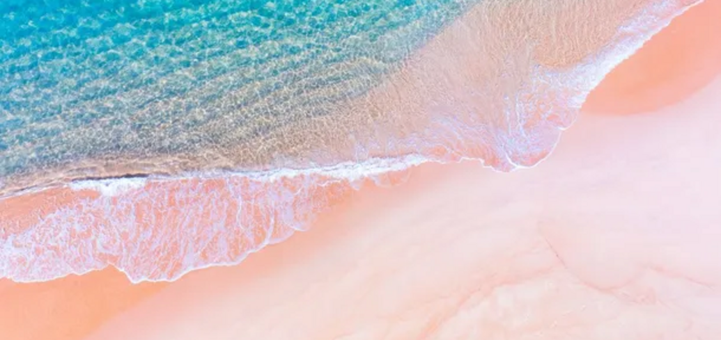 Топ-12 увлекательных пляжей с розовым песком во всем мире