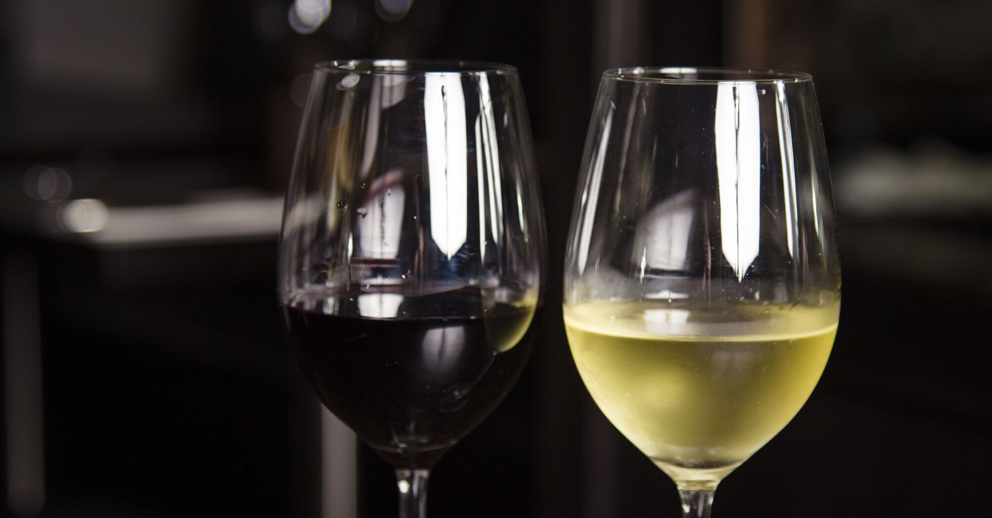 Аератор проти декантеру: порівнюємо два популярні методи насичення вина киснем