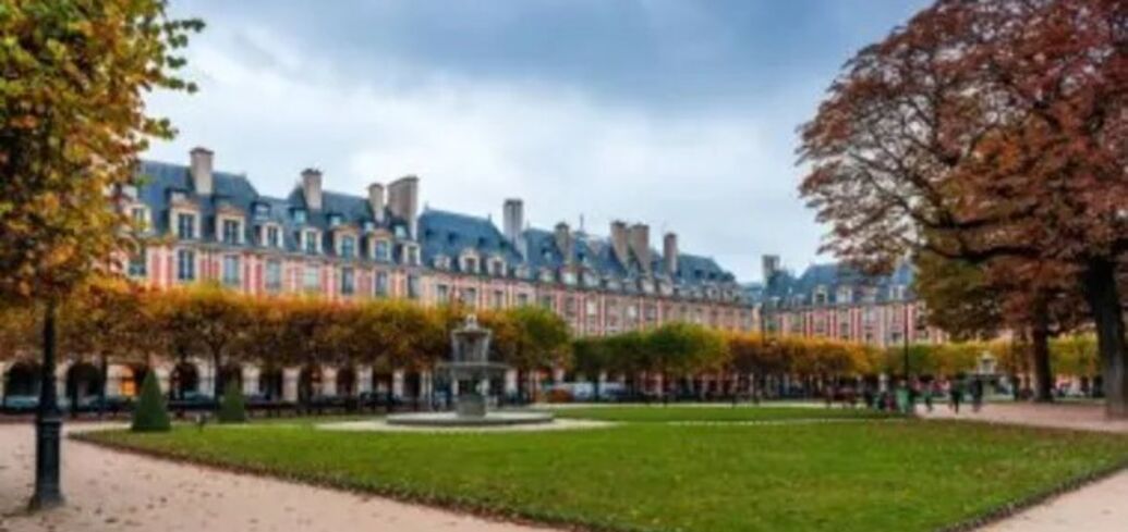 Найвідоміший ринок та розкішний готель: чому варто відвідати район Маре в Парижі