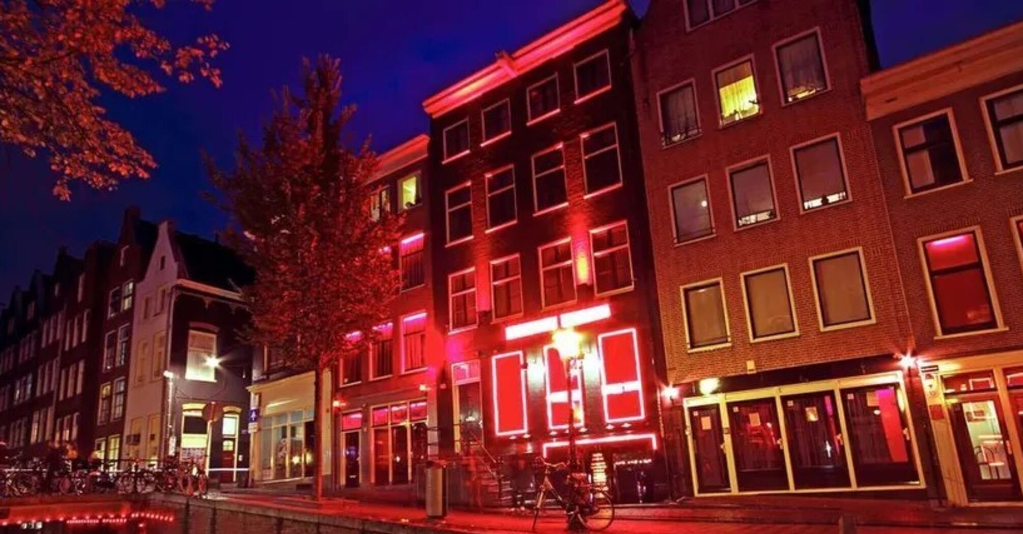 В Амстердаме перенесут 'квартал красных фонарей'