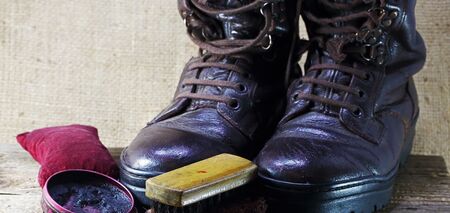 4 совета, как продлить жизнь обуви: чем ее чистить и где хранить 