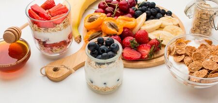Не їжте йогурти разом з фруктами та уникайте кави: як поєднувати продукти