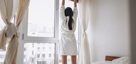 Как правильно выбрать шторы, чтобы увеличить комнату и добавить интимности