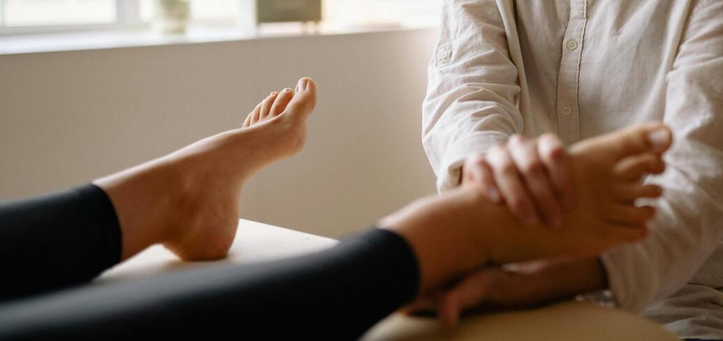Расслабление за считанные минуты: как правильно делать массаж ног