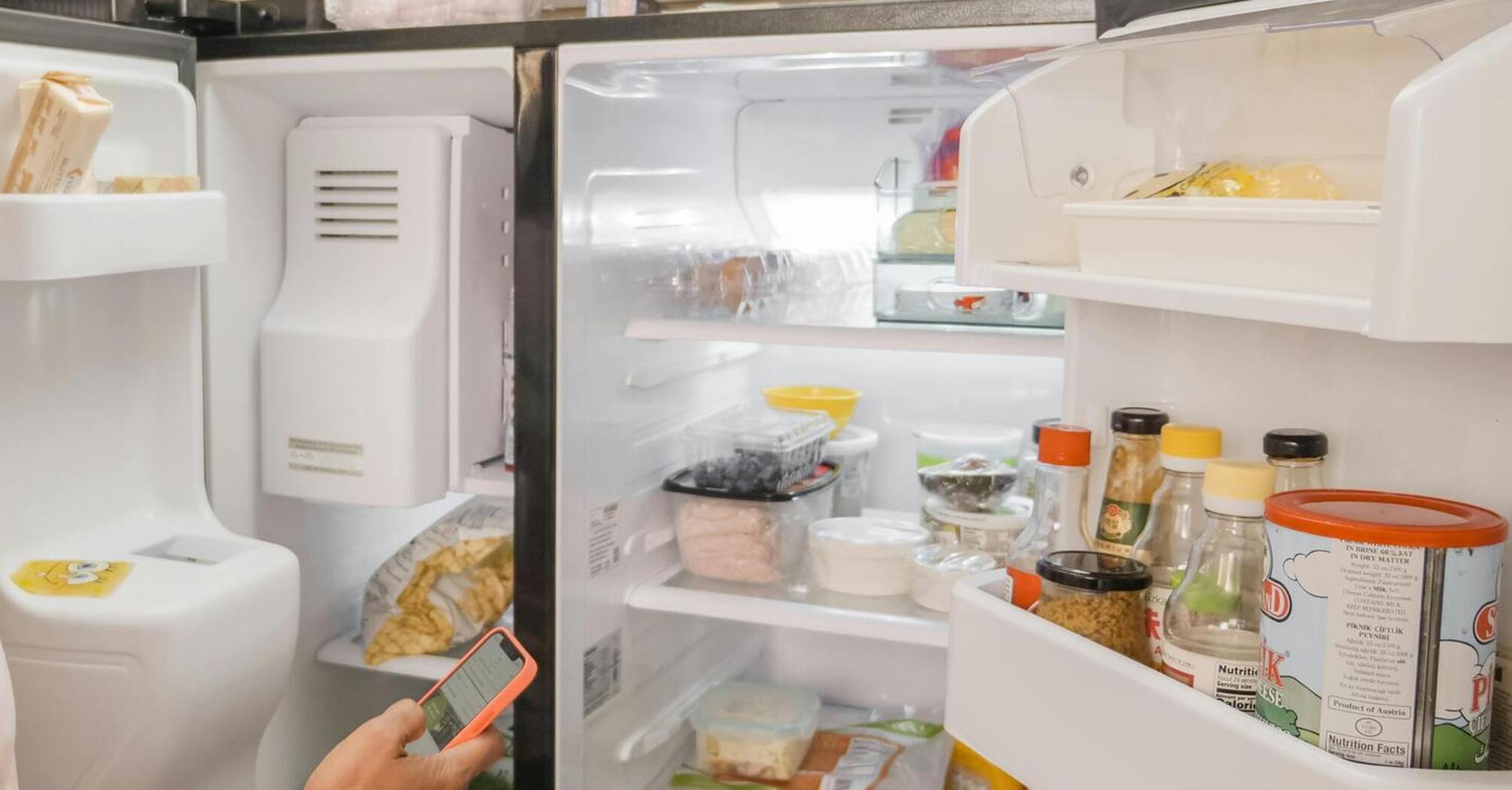 Без затхлости и гнили: как избавиться от вони из холодильника