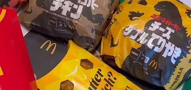 Від курки 'Шака-Шака' до бургера GODZILLA: чим вражає асортимент меню японського McDonald's